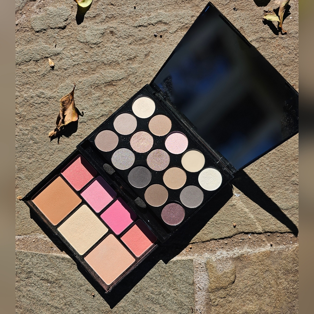 NYX - BUTT "NAKED" - S122 - EYESHADOW PALETTE